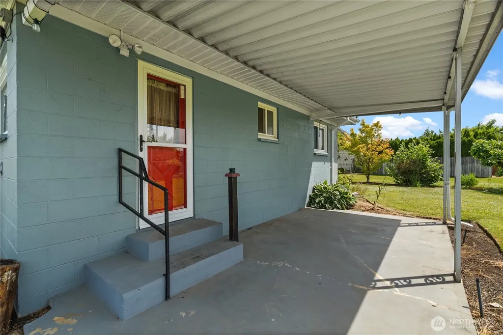 926 6th Avenue SW Puyallup WA 98371