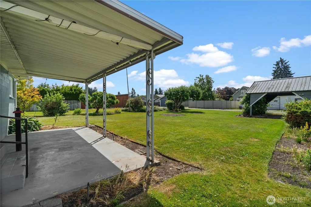 926 6th Avenue SW Puyallup WA 98371