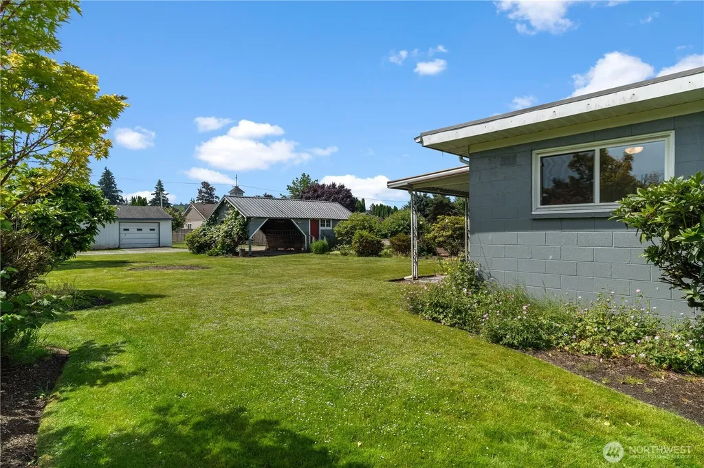 926 6th Avenue SW Puyallup WA 98371
