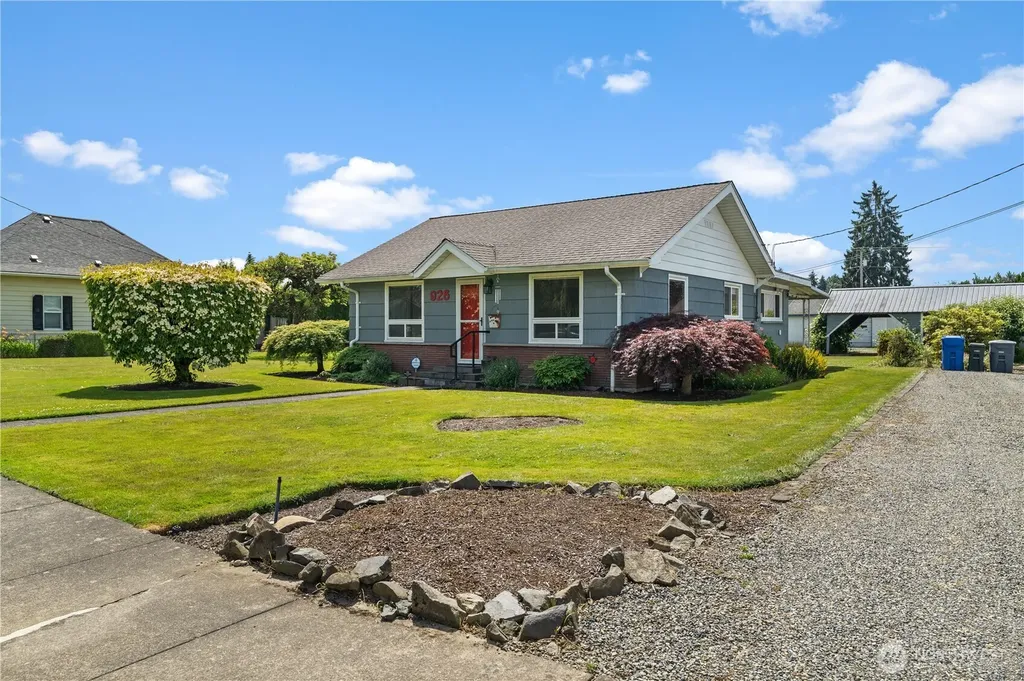 926 6th Avenue SW Puyallup WA 98371