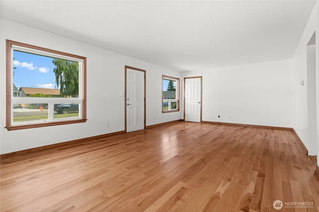 926 6th Avenue SW Puyallup WA 98371