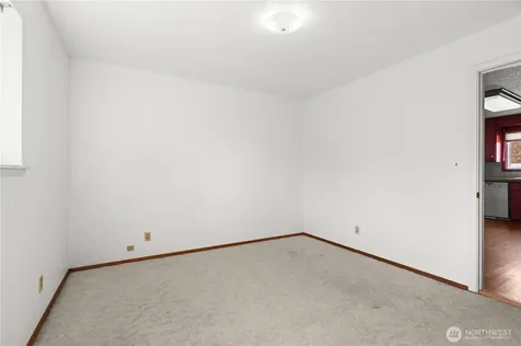 926 6th Avenue SW Puyallup WA 98371