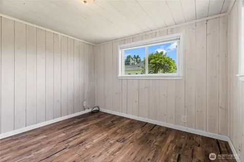 926 6th Avenue SW Puyallup WA 98371