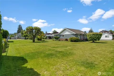 926 6th Avenue SW Puyallup WA 98371