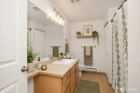 21507 42nd Avenue S Seatac WA 98198