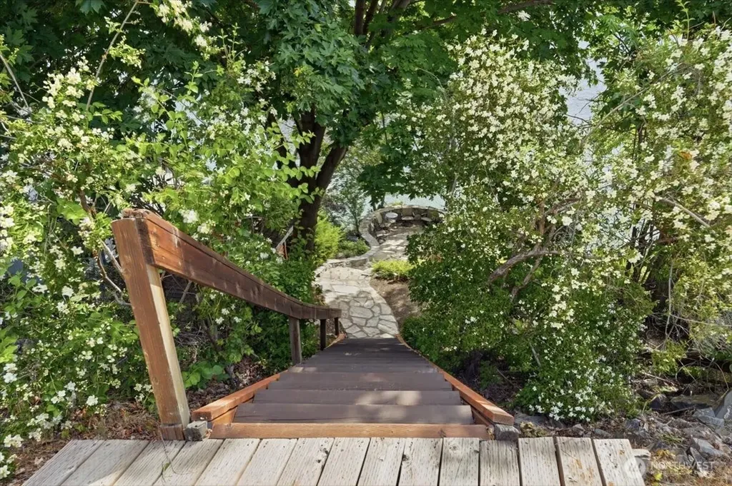 15137 S Lakeshore Road Chelan WA 98816
