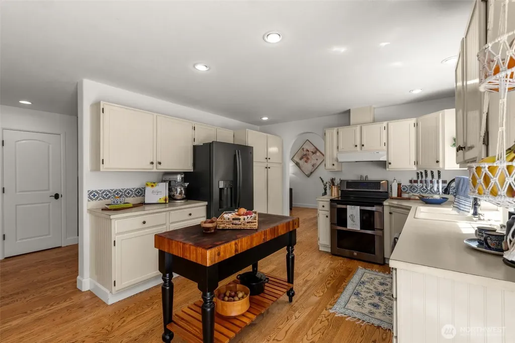 1323 105th Lane SE Olympia WA 98501
