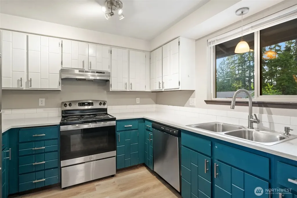 8785 SE Sedgwick Road Port Orchard WA 98366