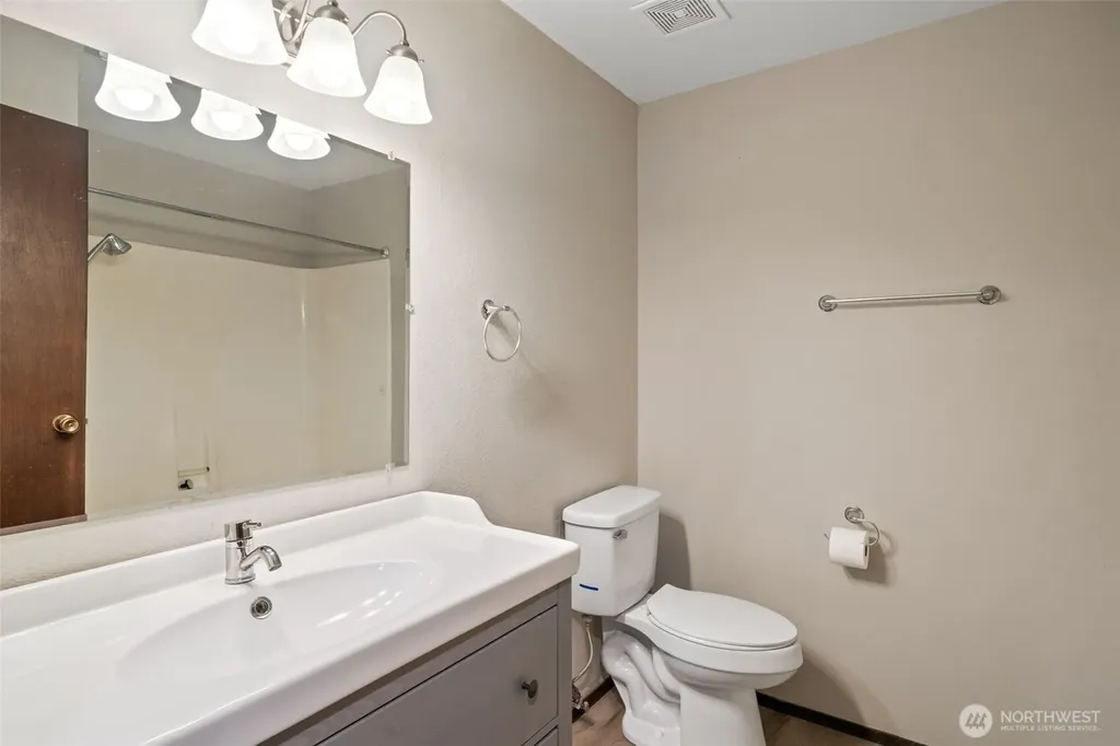 8785 SE Sedgwick Road Port Orchard WA 98366