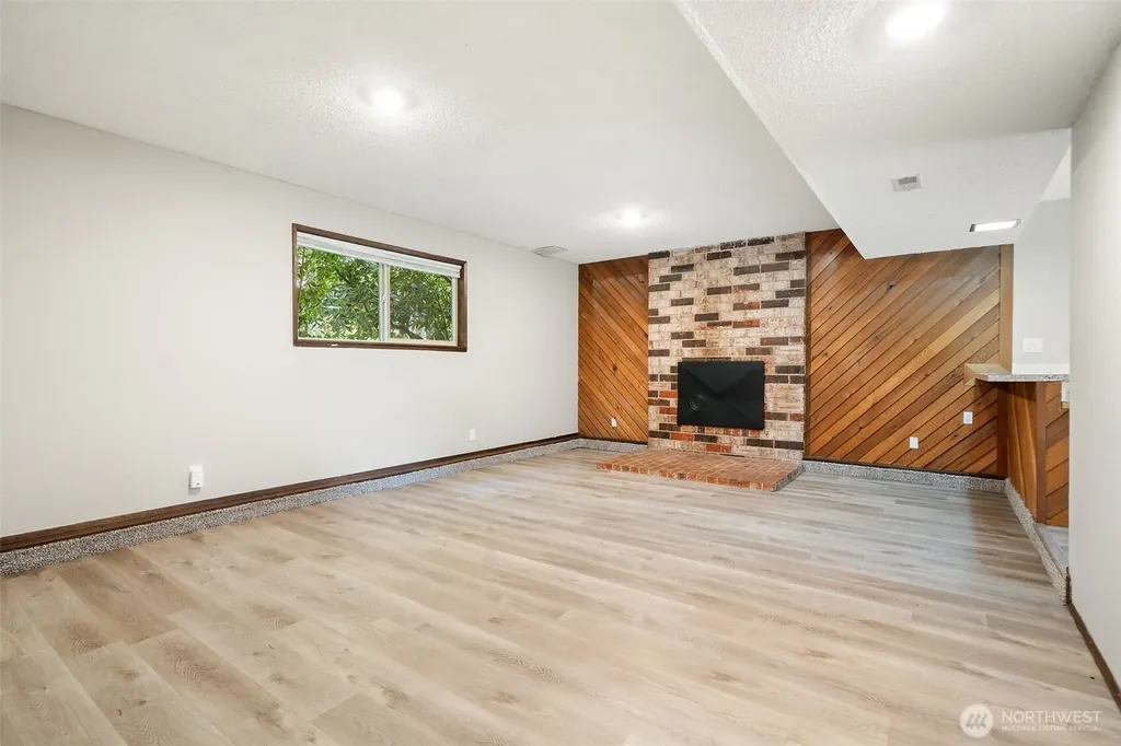 8785 SE Sedgwick Road Port Orchard WA 98366