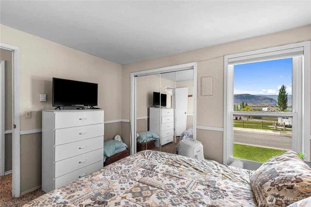 8903 Crescent Bar Road NW Quincy WA 98848