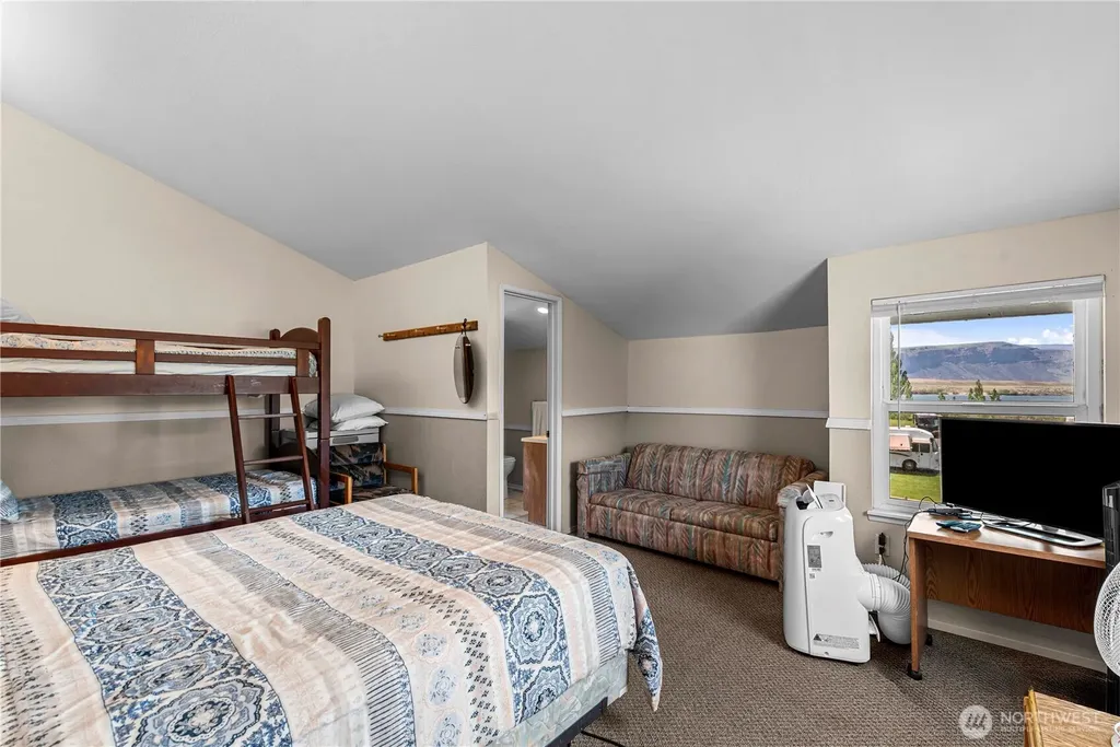 8903 Crescent Bar Road NW Quincy WA 98848