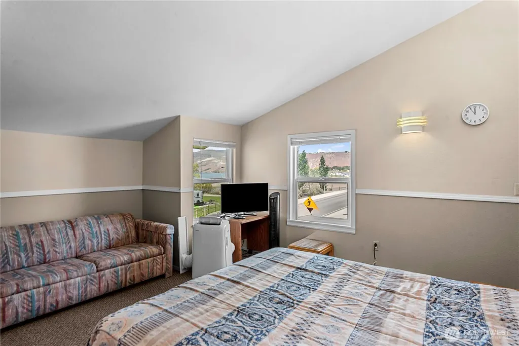 8903 Crescent Bar Road NW Quincy WA 98848