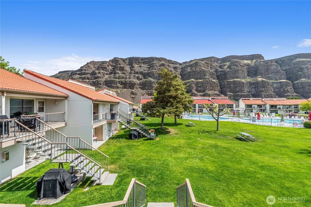 8903 Crescent Bar Road NW Quincy WA 98848