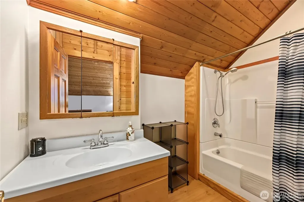330 Keechelus Drive Snoqualmie Pass WA 98068
