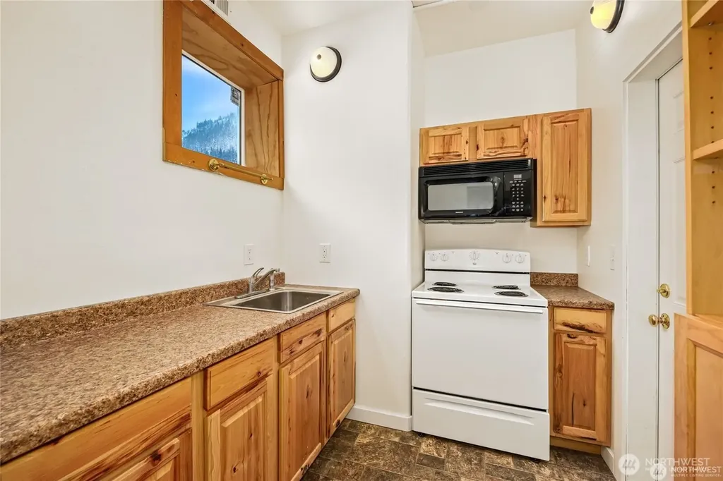330 Keechelus Drive Snoqualmie Pass WA 98068