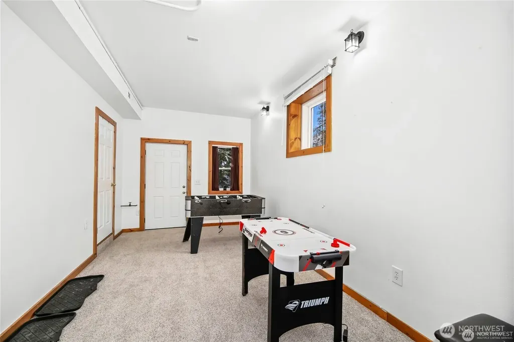 330 Keechelus Drive Snoqualmie Pass WA 98068