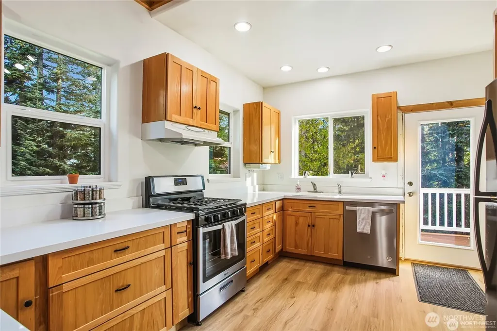 330 Keechelus Drive Snoqualmie Pass WA 98068
