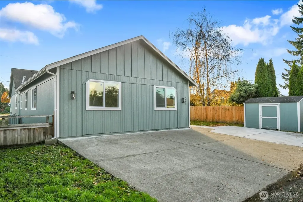 1001 8th Avenue NW Puyallup WA 98371