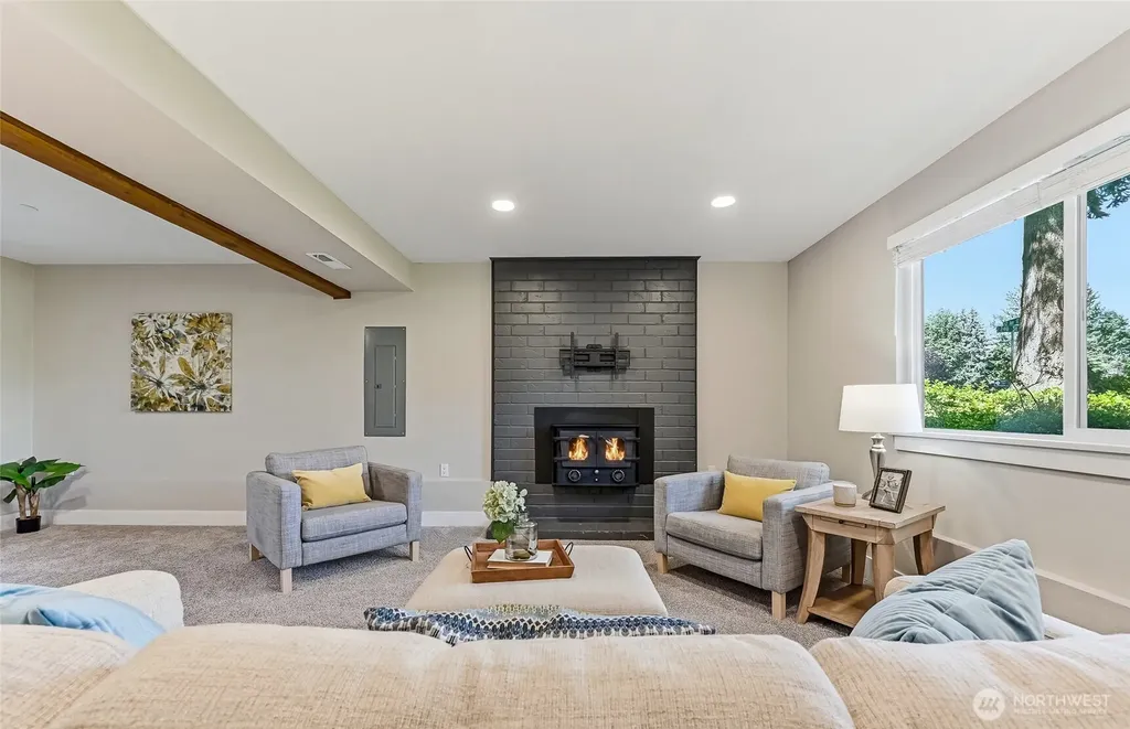 24014 57th Avenue SE Woodinville WA 98072