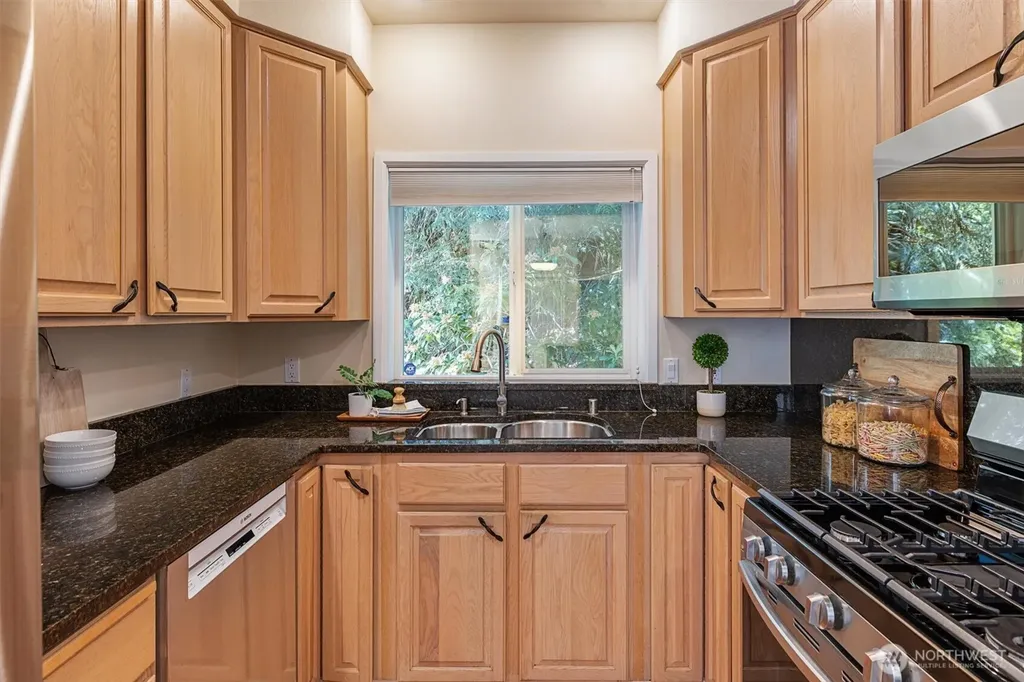 9804 NE Riverbend Drive Bothell WA 98011