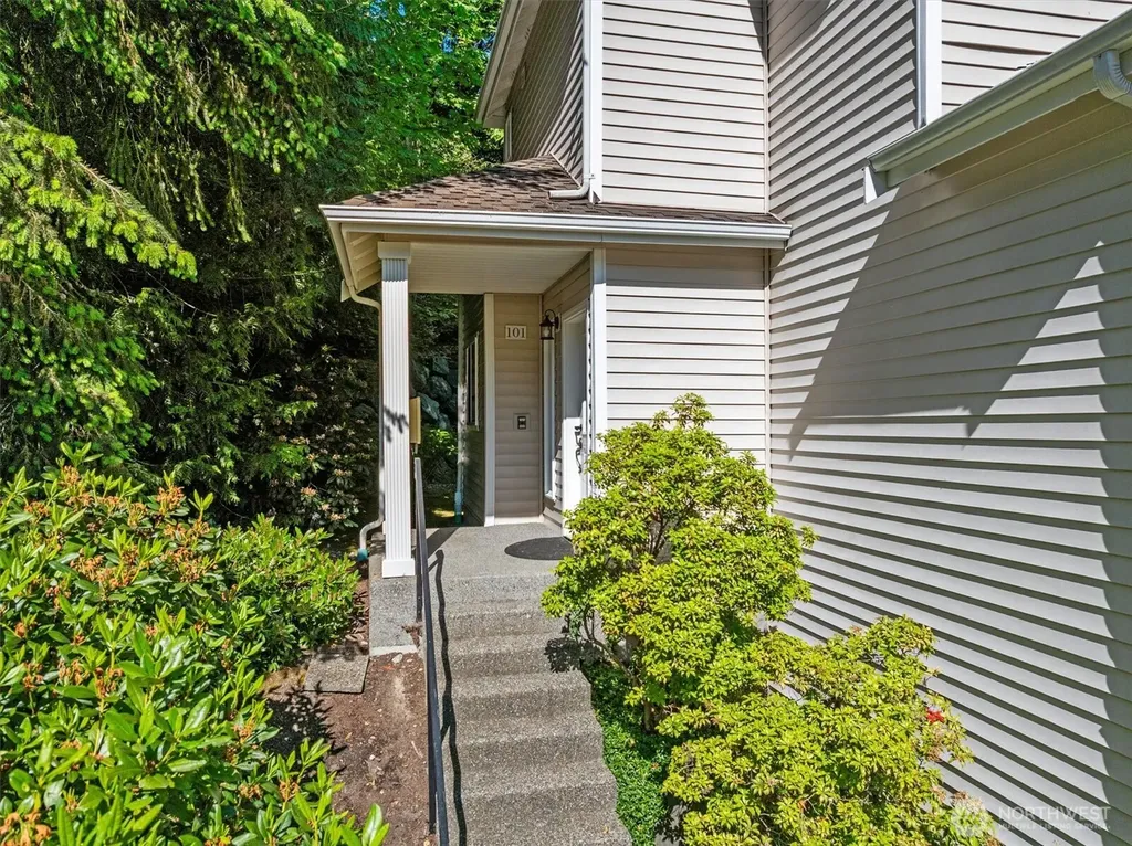 9804 NE Riverbend Drive Bothell WA 98011