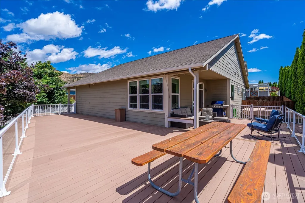 1000 Sunset Lane Chelan WA 98816
