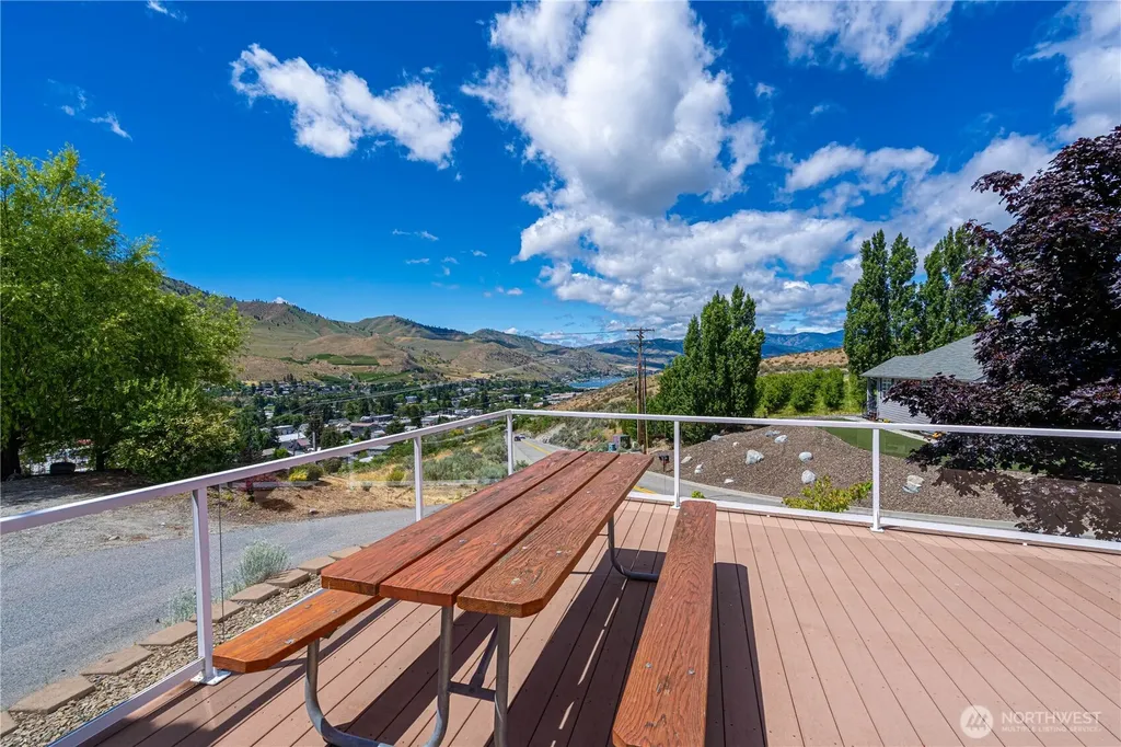 1000 Sunset Lane Chelan WA 98816