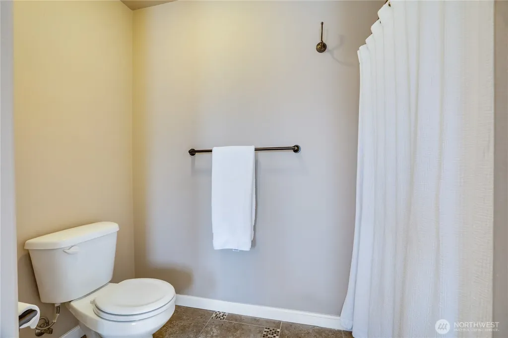 5913 164th Avenue Ct E Sumner WA 98390