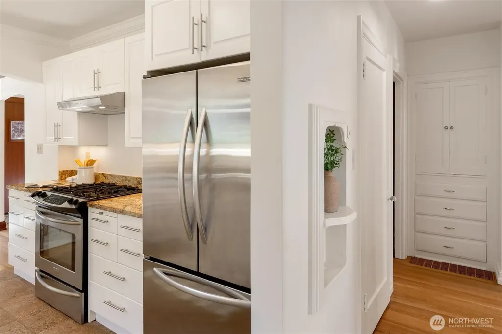 7754 Jones Avenue NW Seattle WA 98117