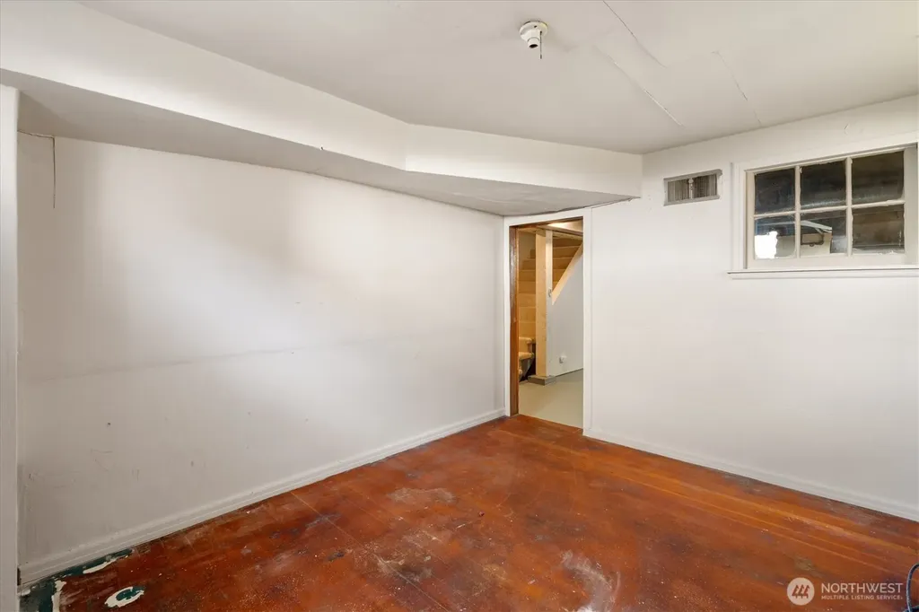 7754 Jones Avenue NW Seattle WA 98117