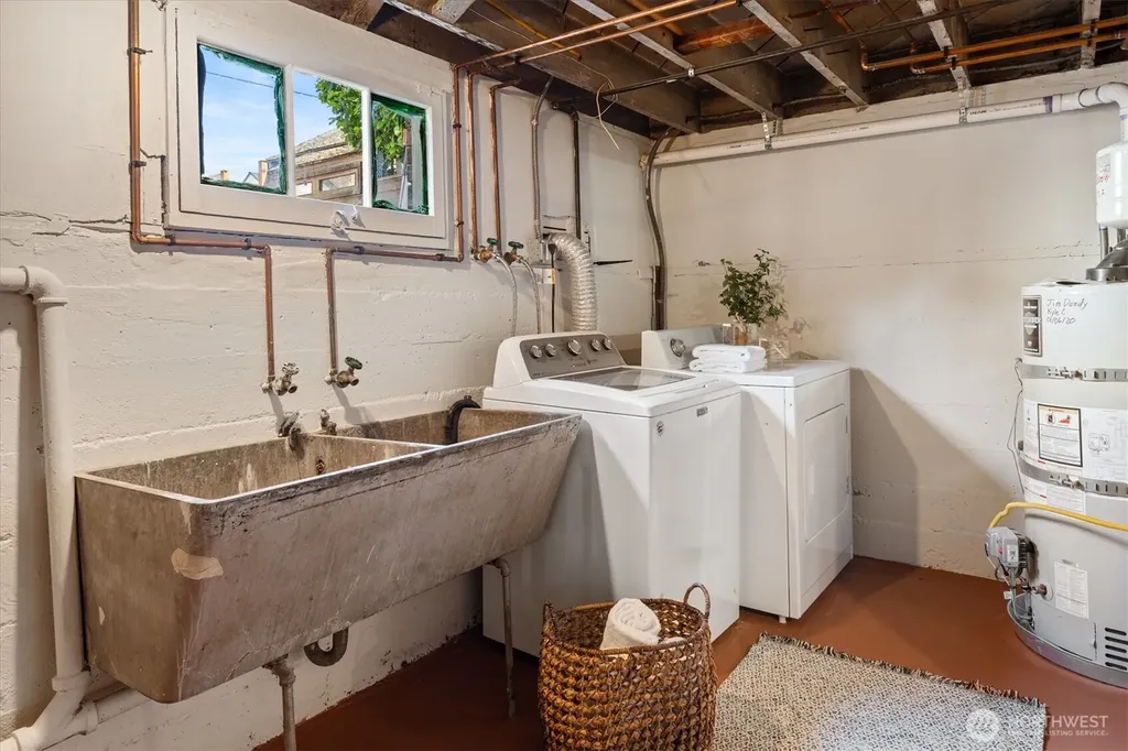 7754 Jones Avenue NW Seattle WA 98117