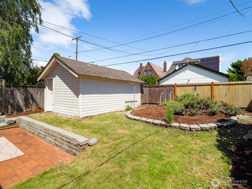 7754 Jones Avenue NW Seattle WA 98117