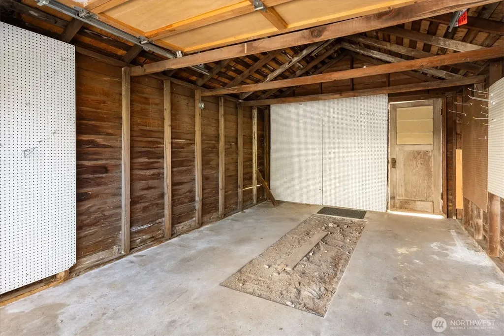 7754 Jones Avenue NW Seattle WA 98117