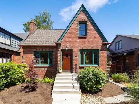 7754 Jones Avenue NW Seattle WA 98117