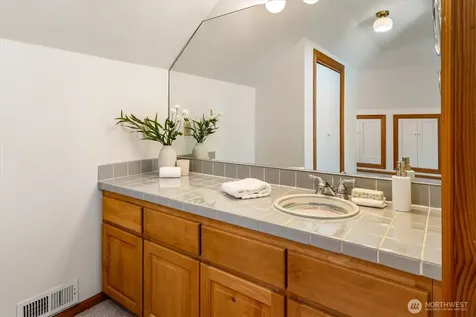 7754 Jones Avenue NW Seattle WA 98117