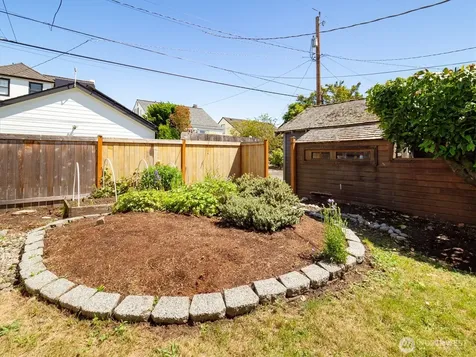 7754 Jones Avenue NW Seattle WA 98117