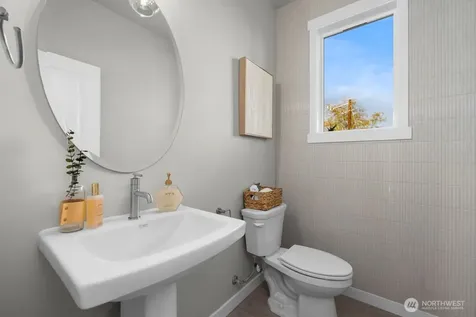 16823 Alder Way Lynnwood WA 98037