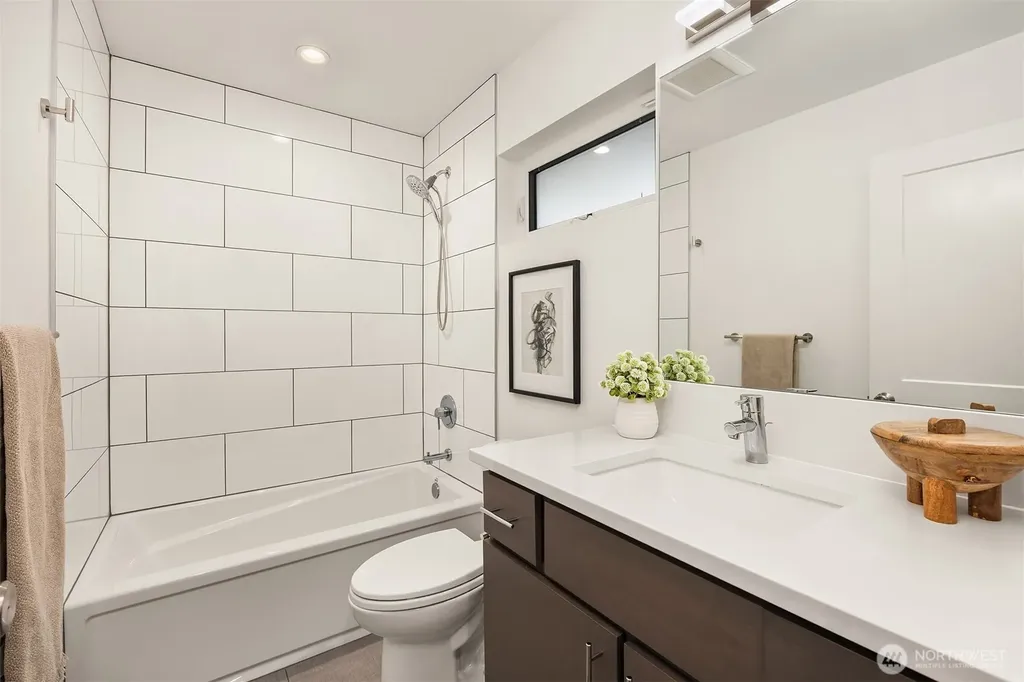 2005 Dexter Avenue N Seattle WA 98109