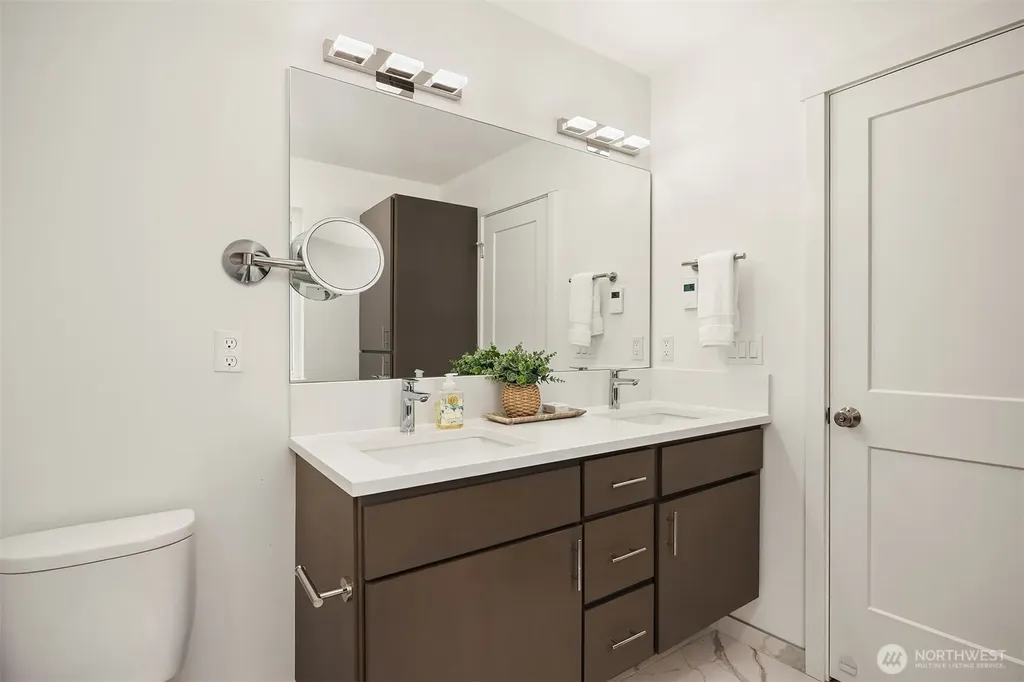 2005 Dexter Avenue N Seattle WA 98109