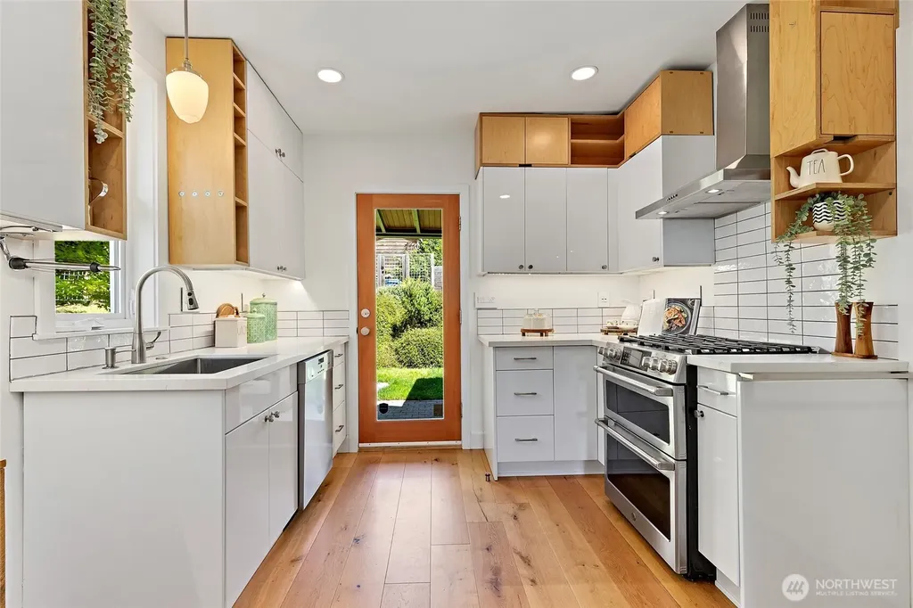 4048 37th Avenue S Seattle WA 98118