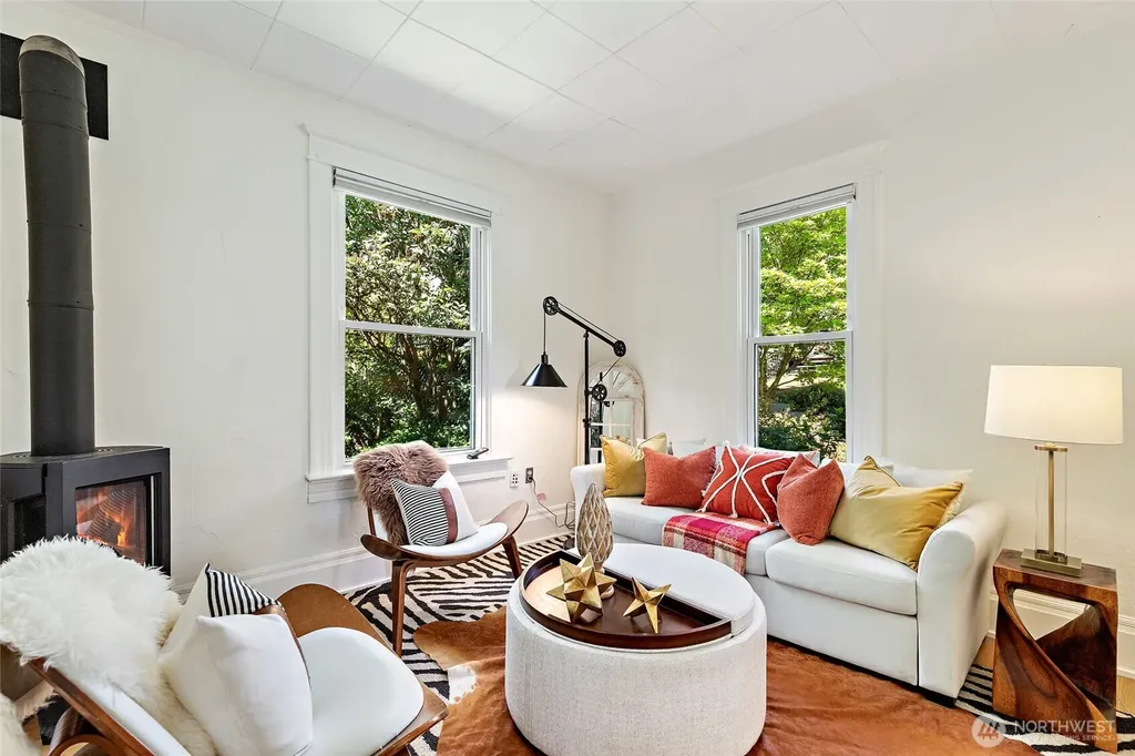 4048 37th Avenue S Seattle WA 98118