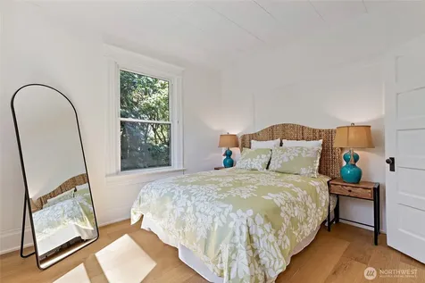 4048 37th Avenue S Seattle WA 98118