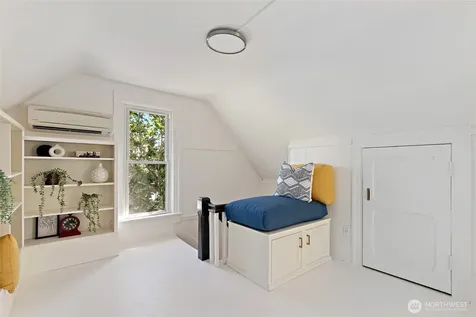 4048 37th Avenue S Seattle WA 98118
