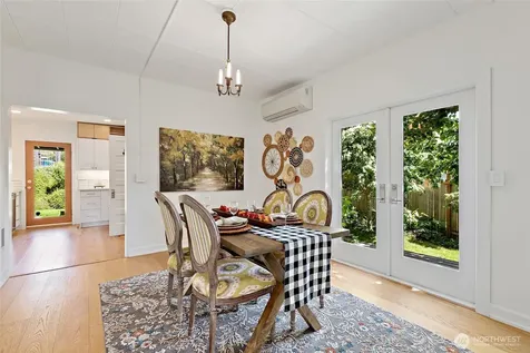 4048 37th Avenue S Seattle WA 98118