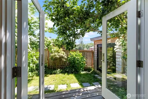 4048 37th Avenue S Seattle WA 98118