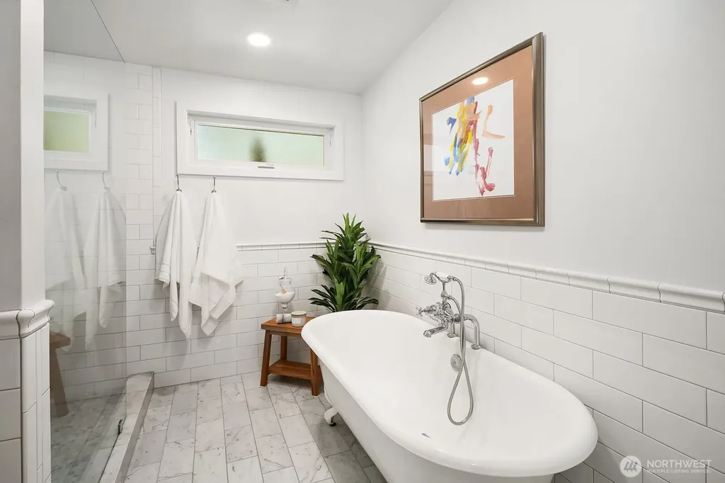 7260 W Mercer Way Mercer Island WA 98040