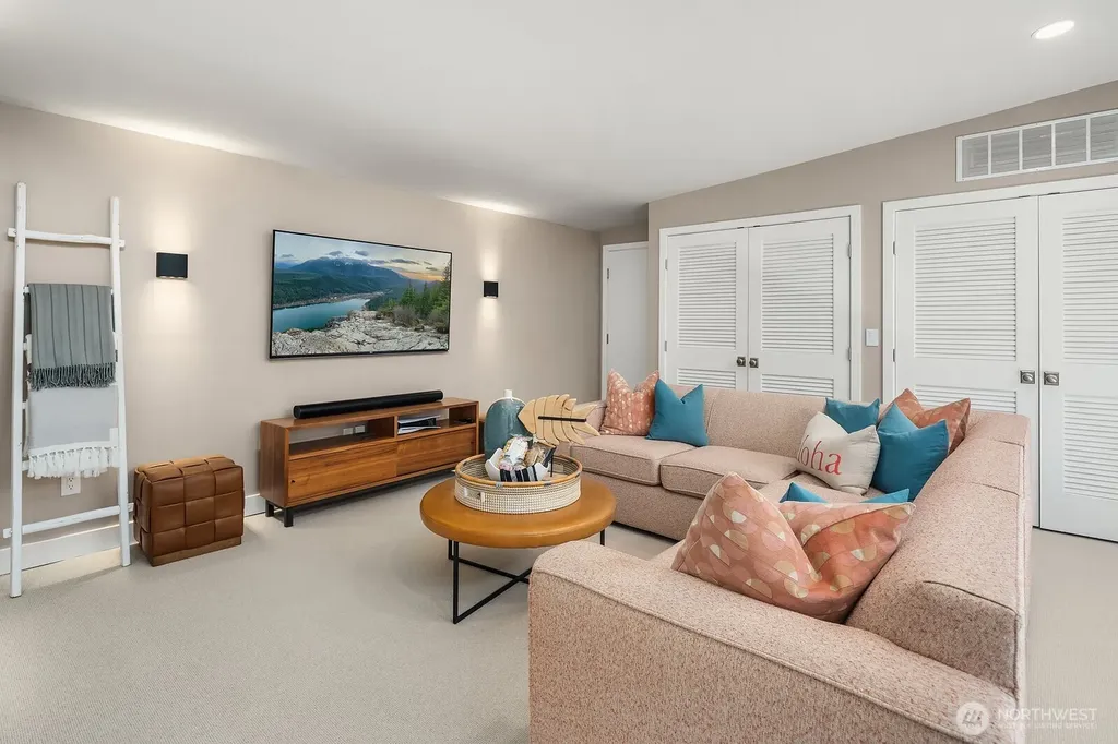 7260 W Mercer Way Mercer Island WA 98040