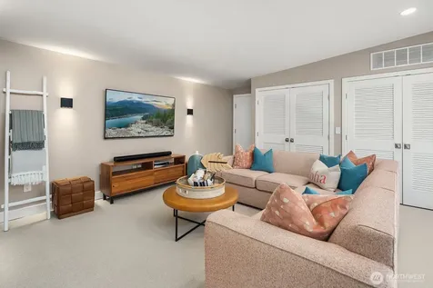 7260 W Mercer Way Mercer Island WA 98040