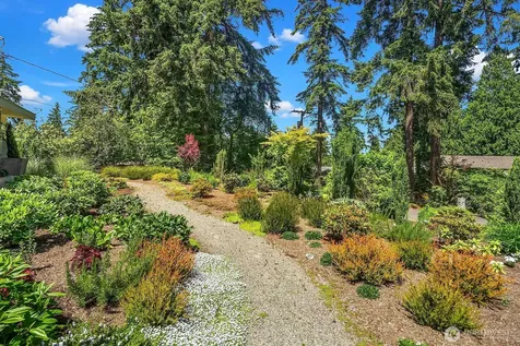7260 W Mercer Way Mercer Island WA 98040